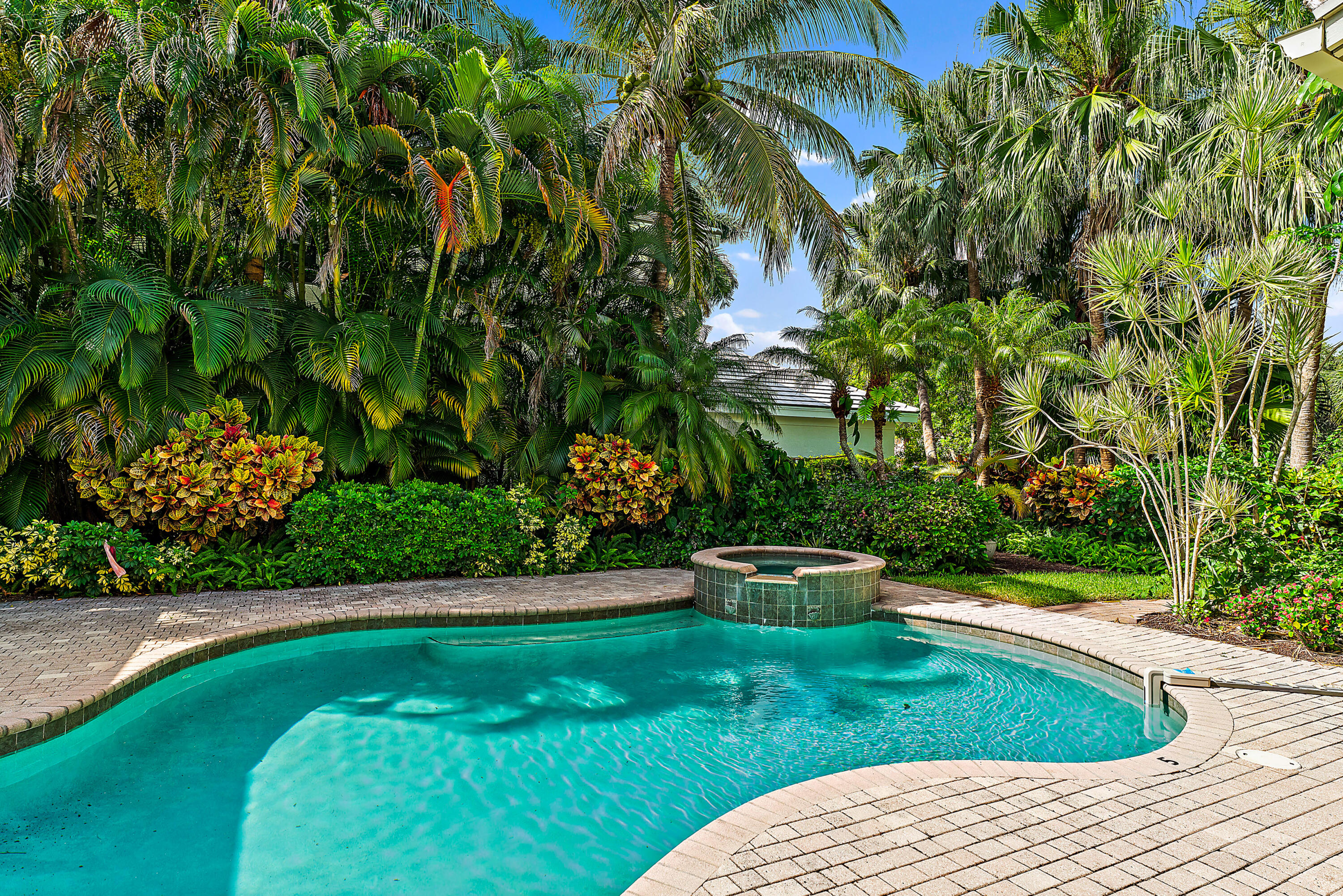 3334 Greenway Drive