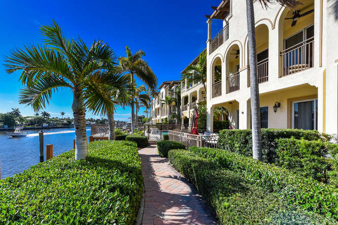 3083 Waterside Circle