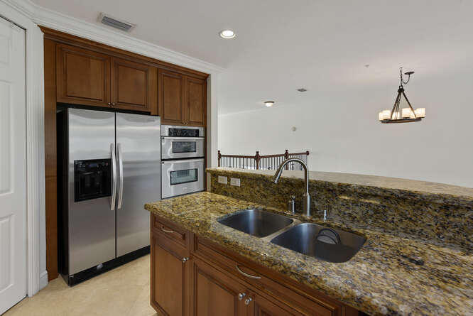 3083 Waterside Circle