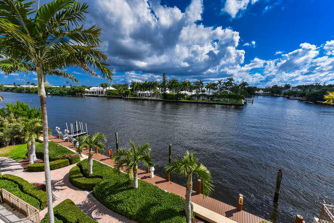 3083 Waterside Circle