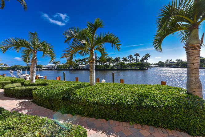 3083 Waterside Circle