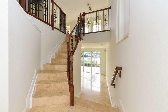 3083 Waterside Circle