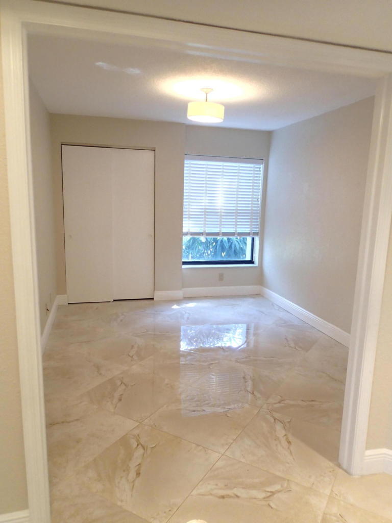 115 Bay Colony Drive N