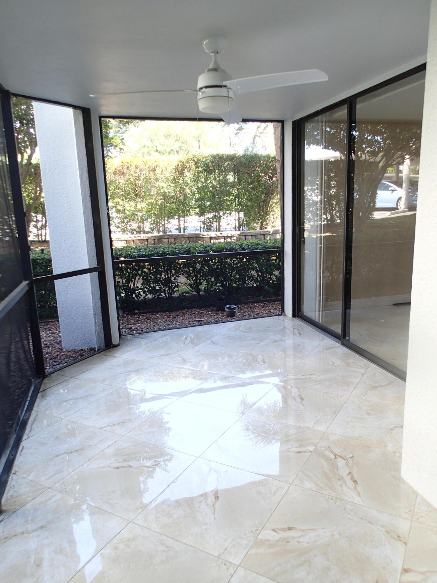 115 Bay Colony Drive N