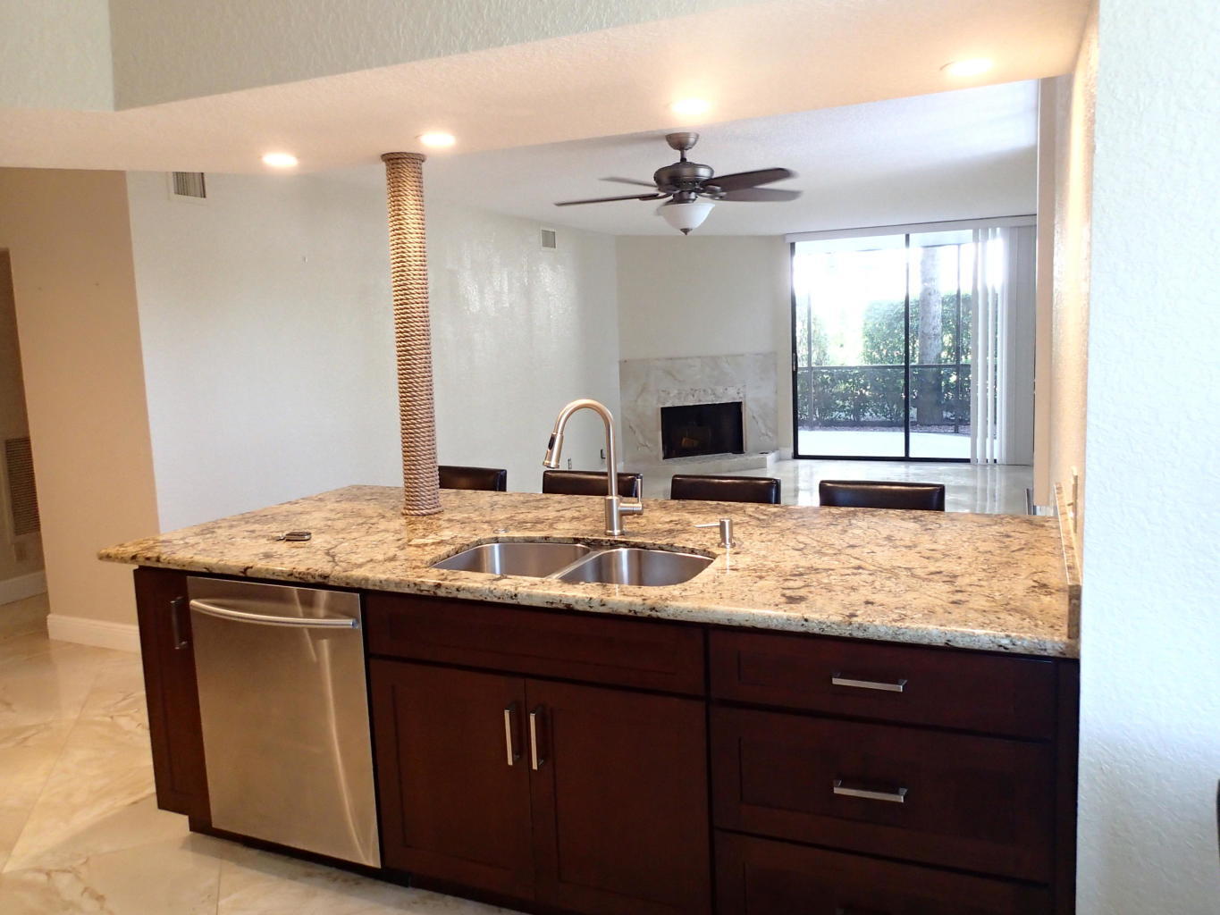 115 Bay Colony Drive N