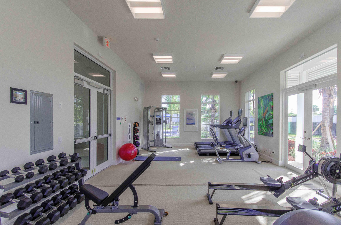 115 Bay Colony Drive N