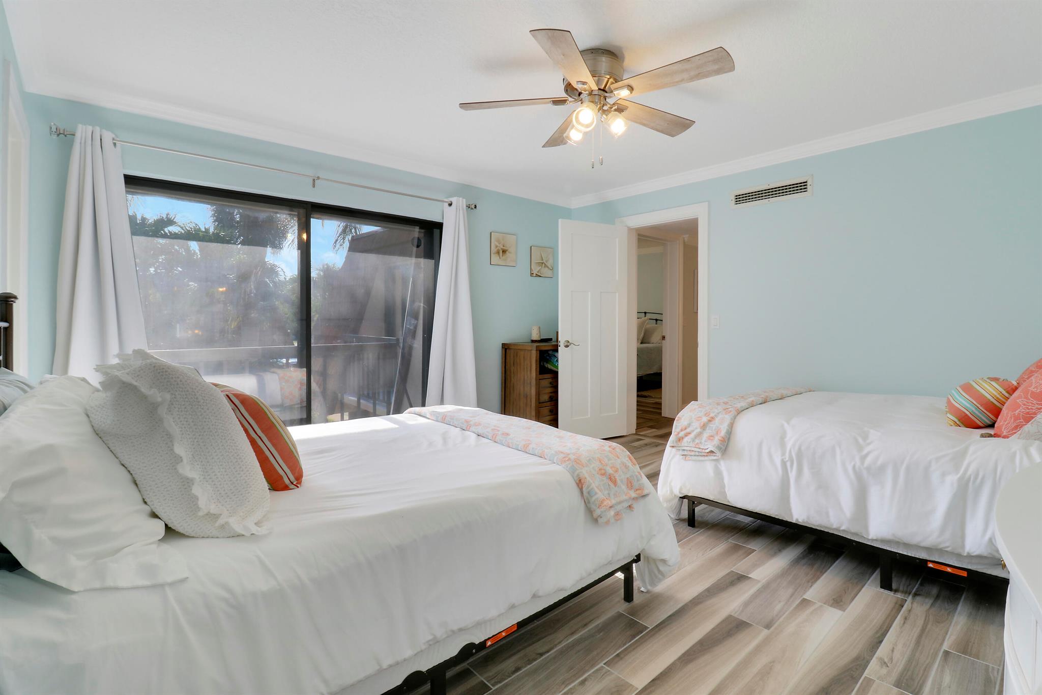 825 Center Street 37b