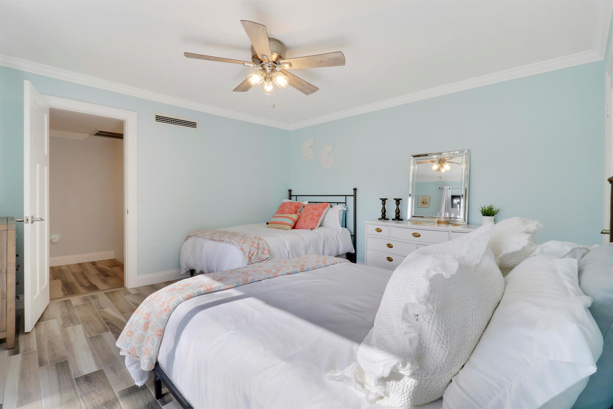 825 Center Street 37b