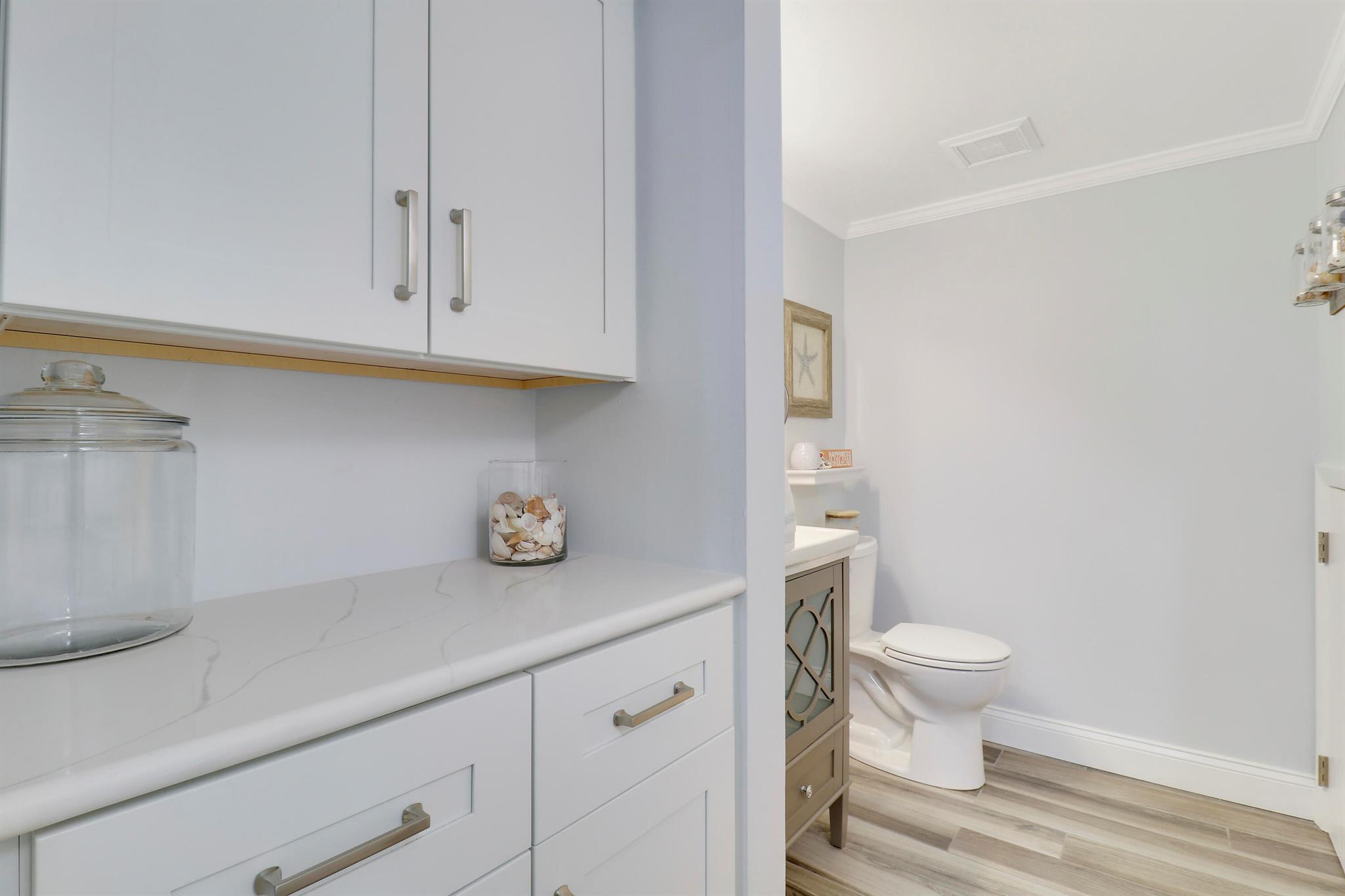 825 Center Street 37b