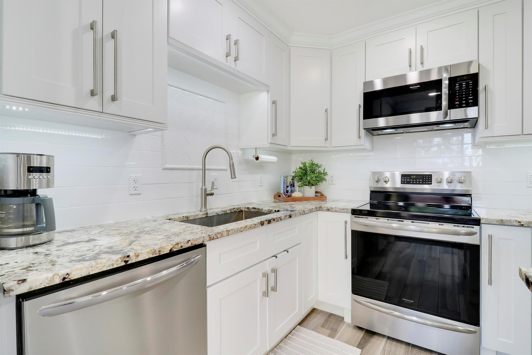 825 Center Street 37b
