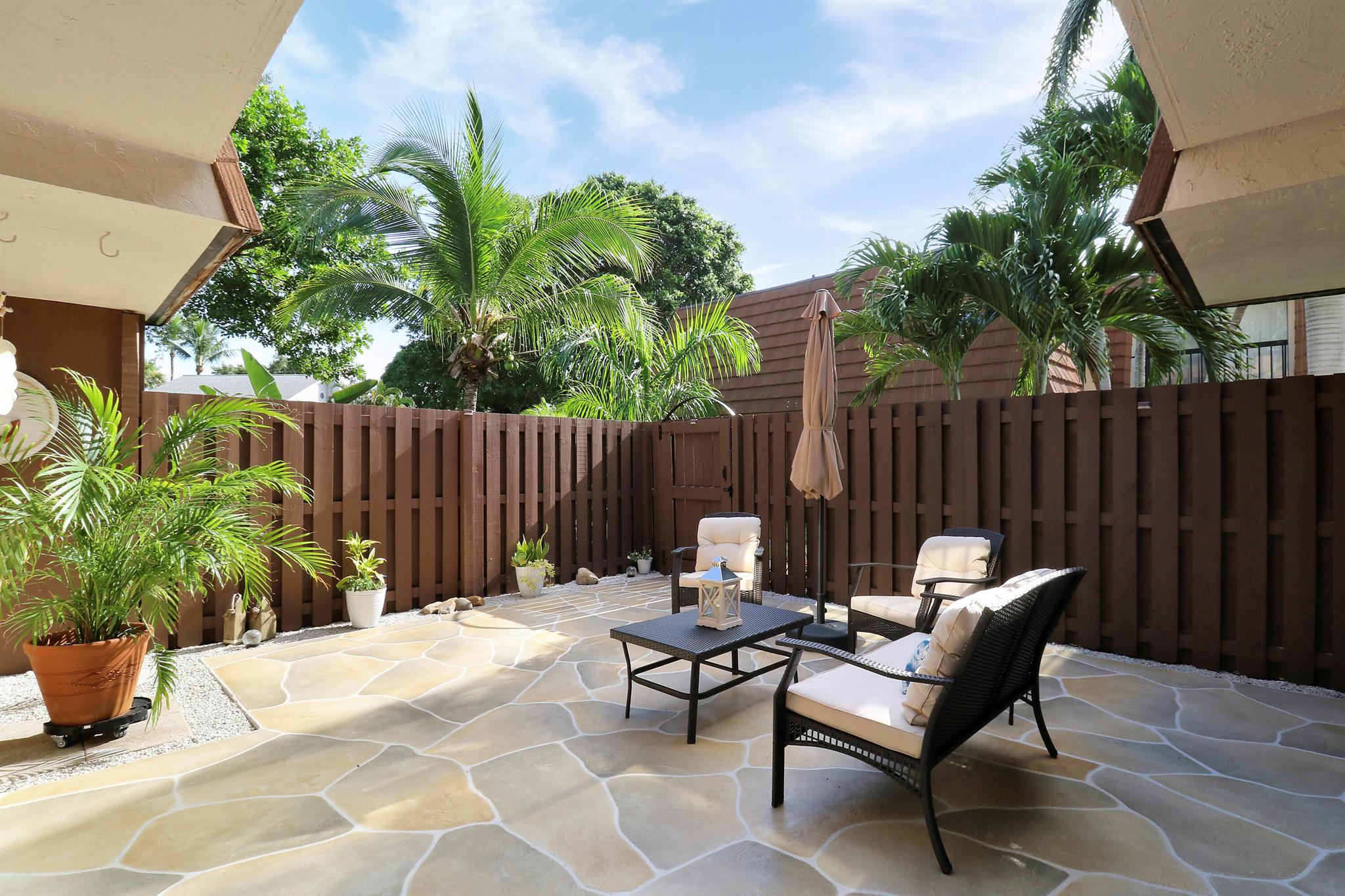 825 Center Street 37b