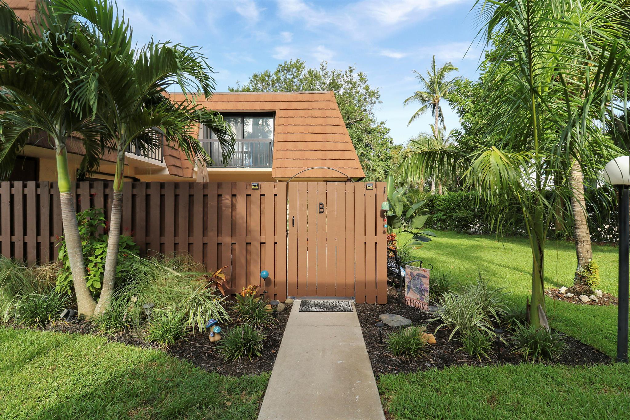 825 Center Street 37b