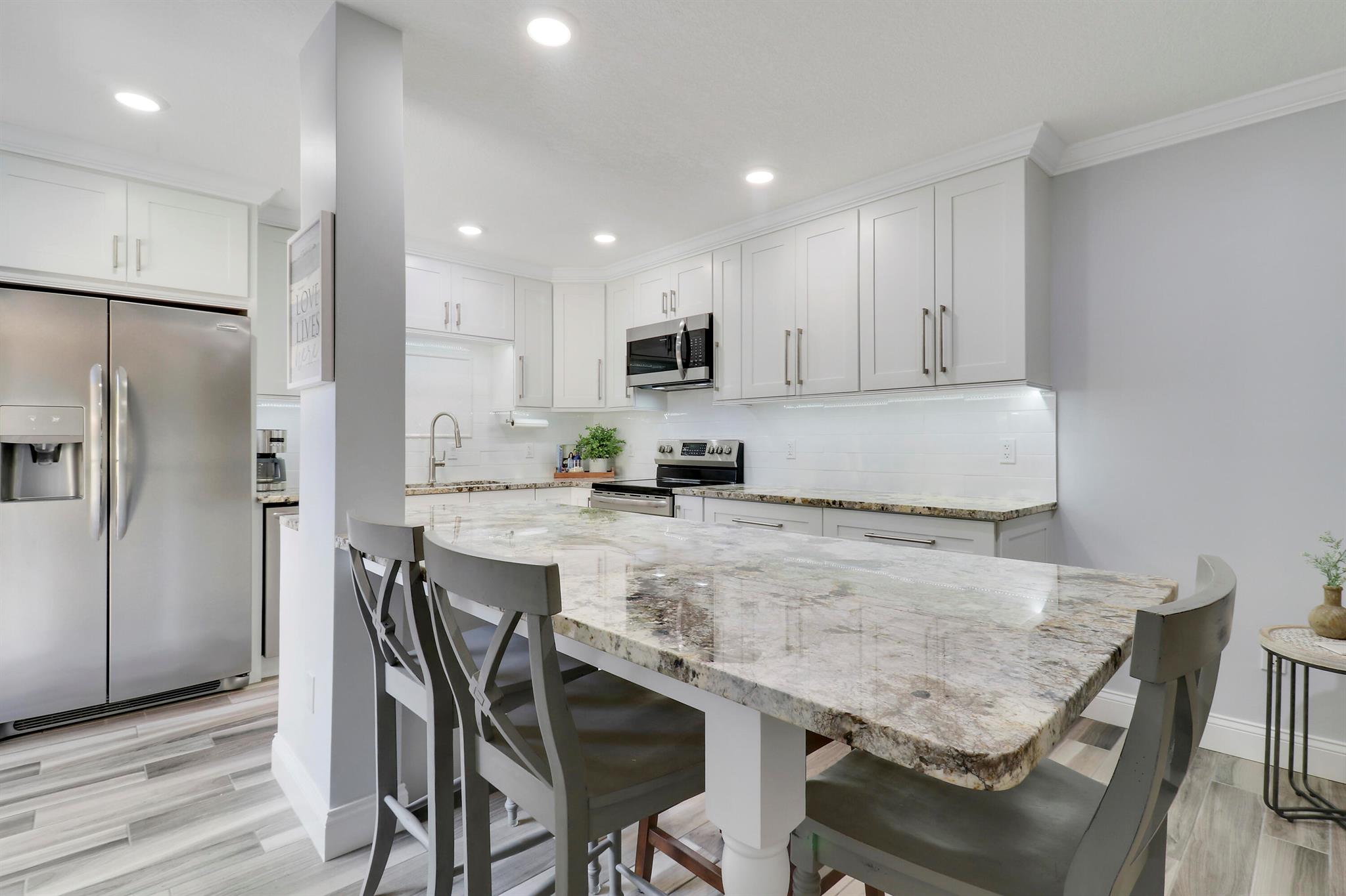 825 Center Street 37b