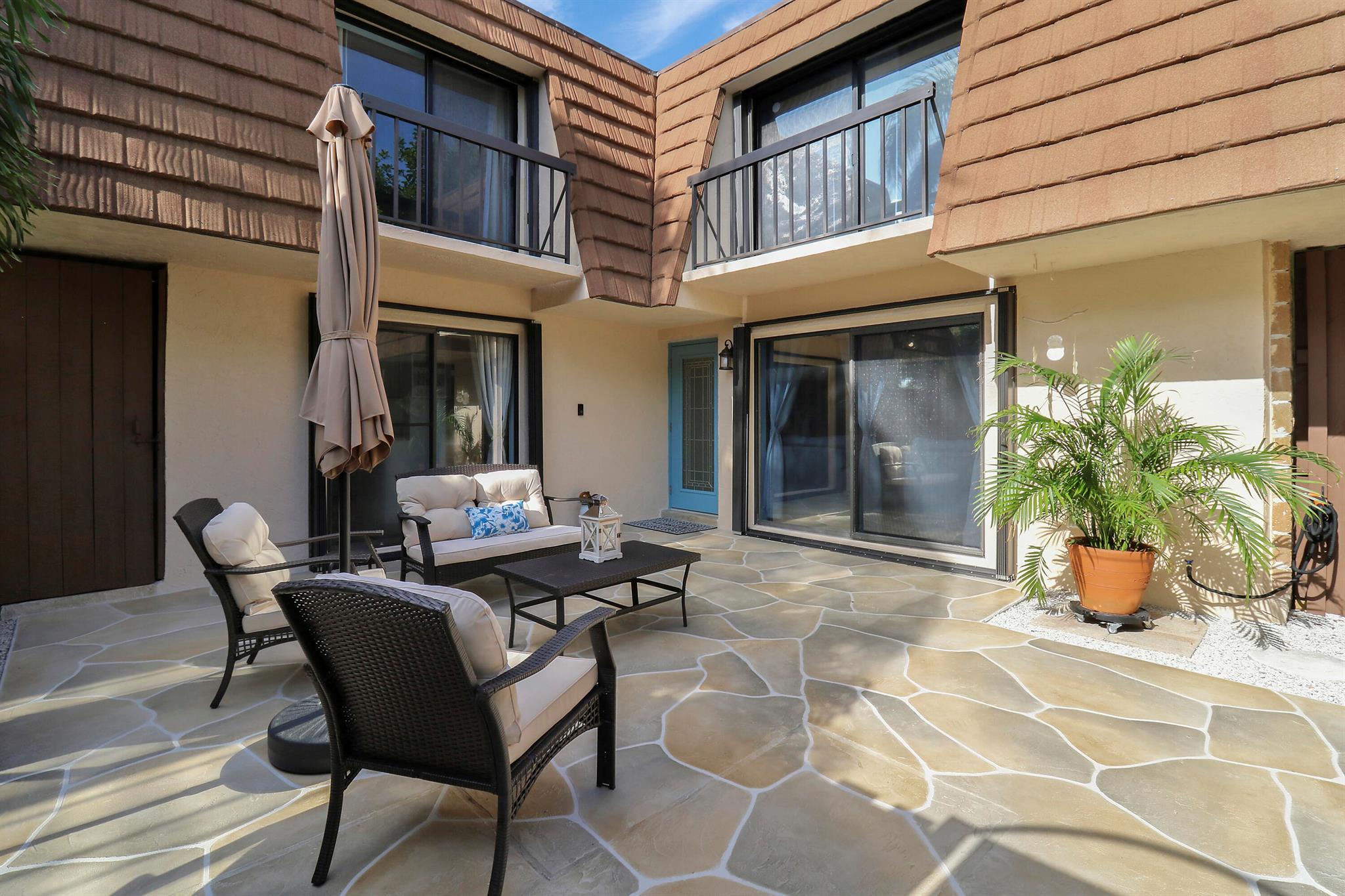 825 Center Street 37b