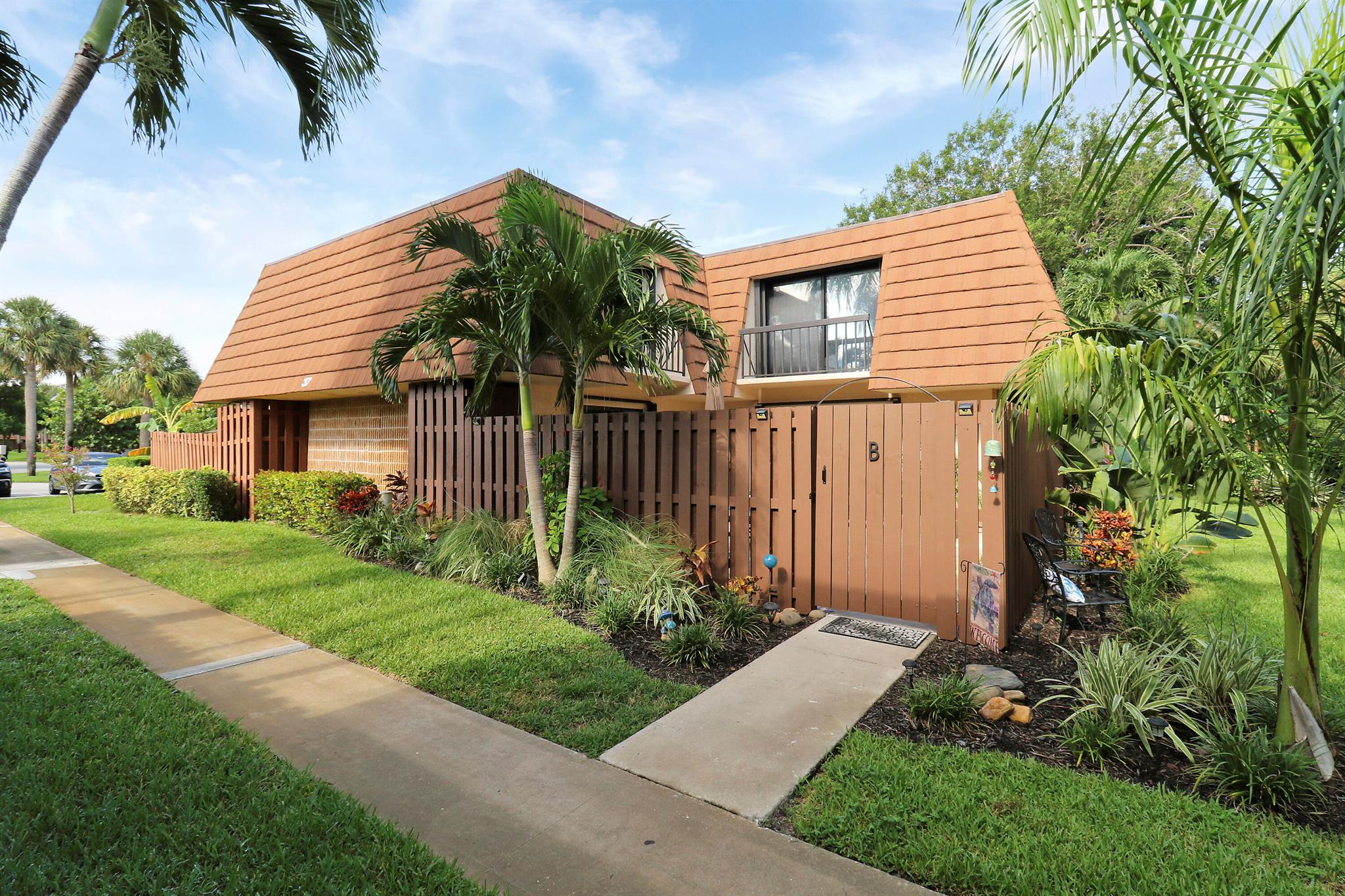 825 Center Street 37b