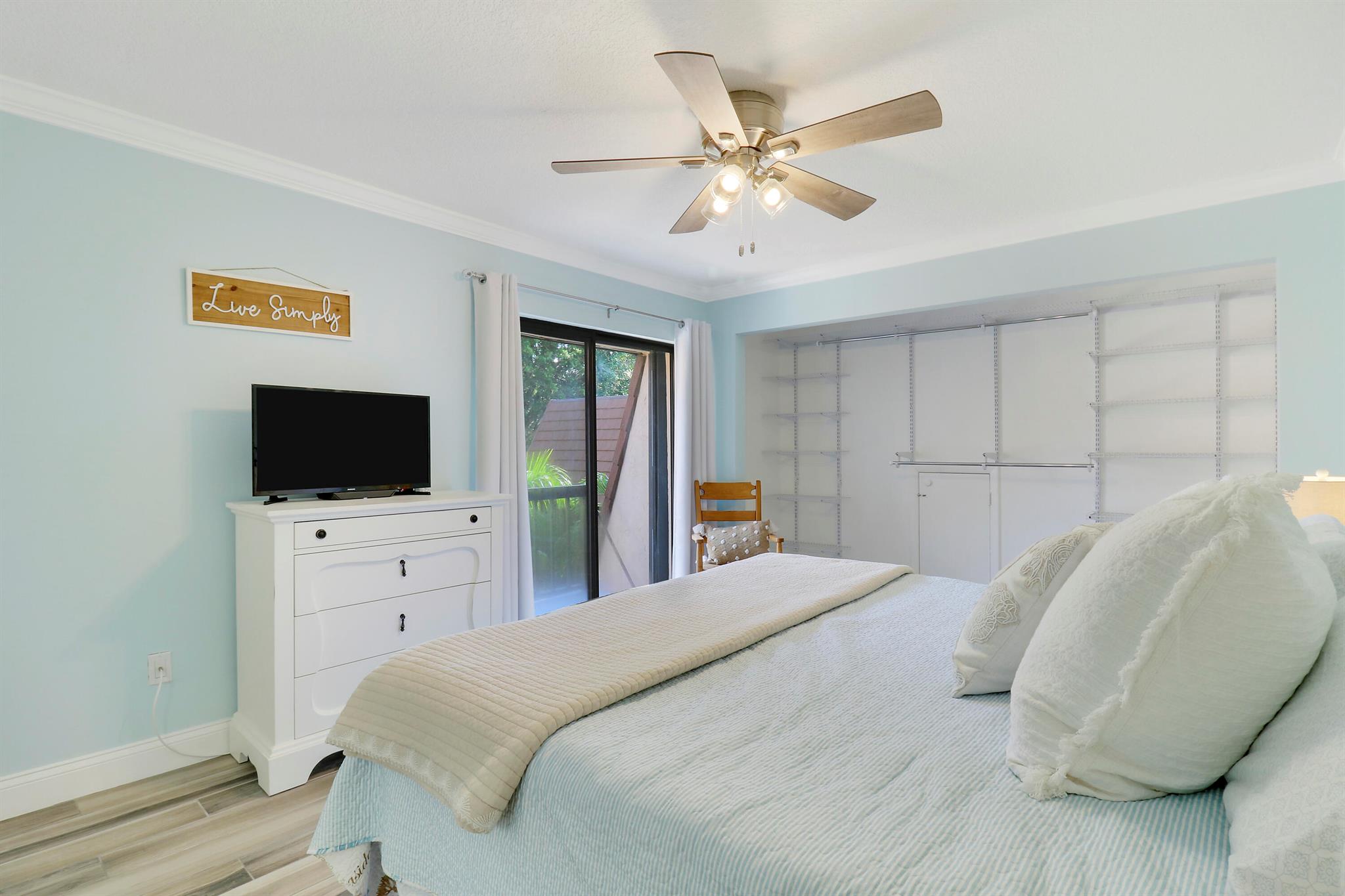 825 Center Street 37b