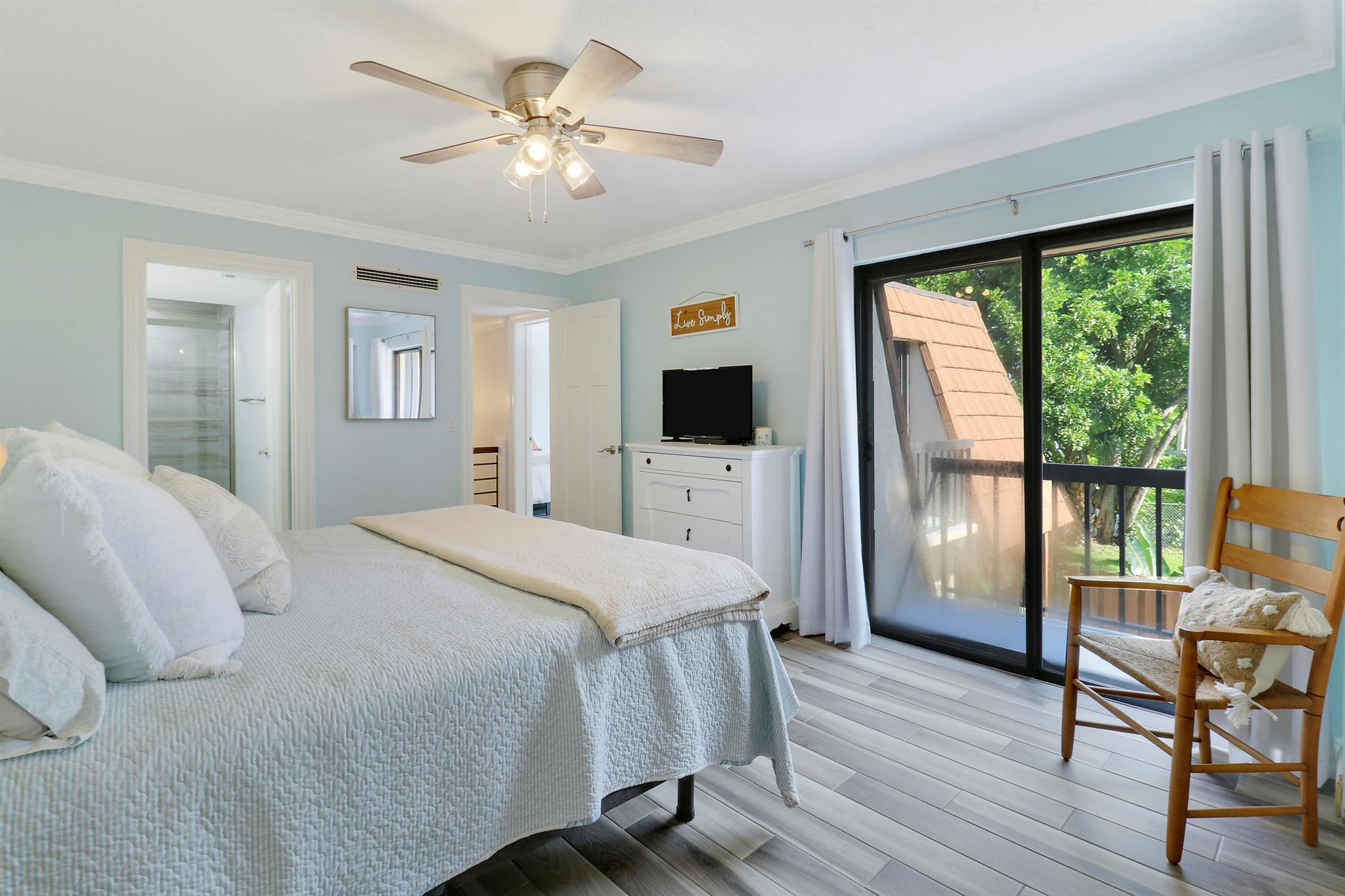 825 Center Street 37b