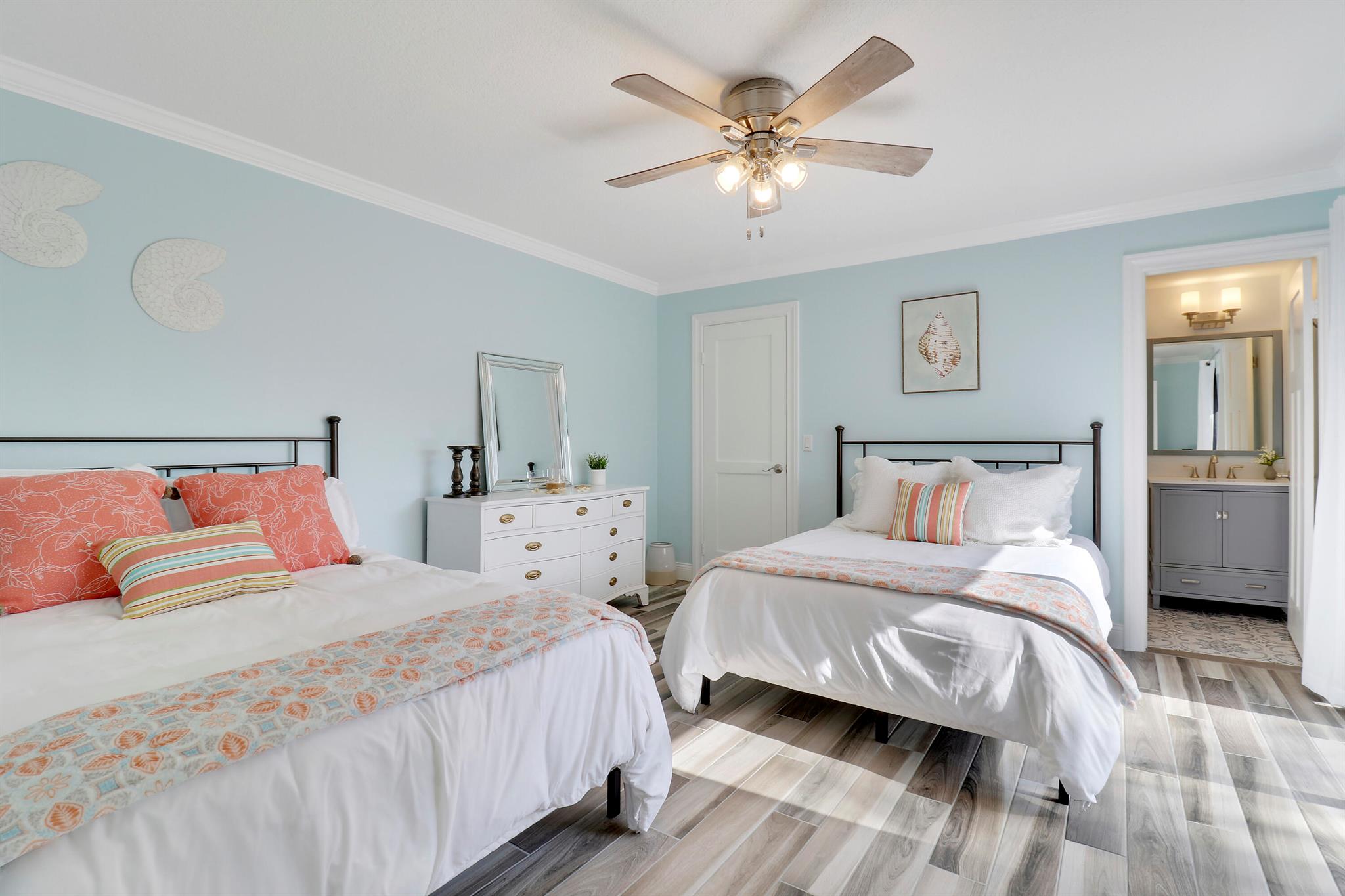 825 Center Street 37b