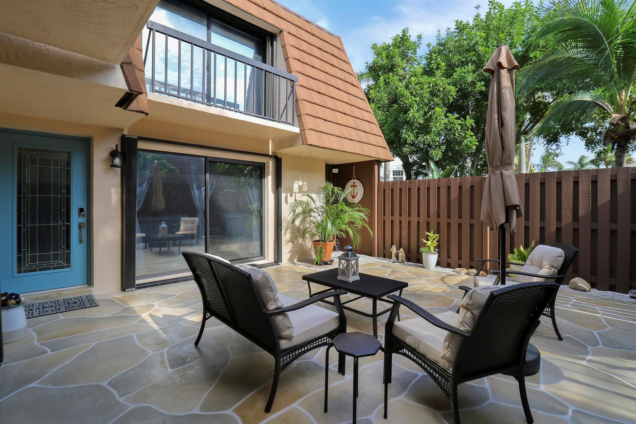 825 Center Street 37b