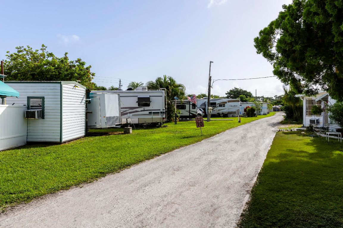 7770 SE Federal Hwy Highway