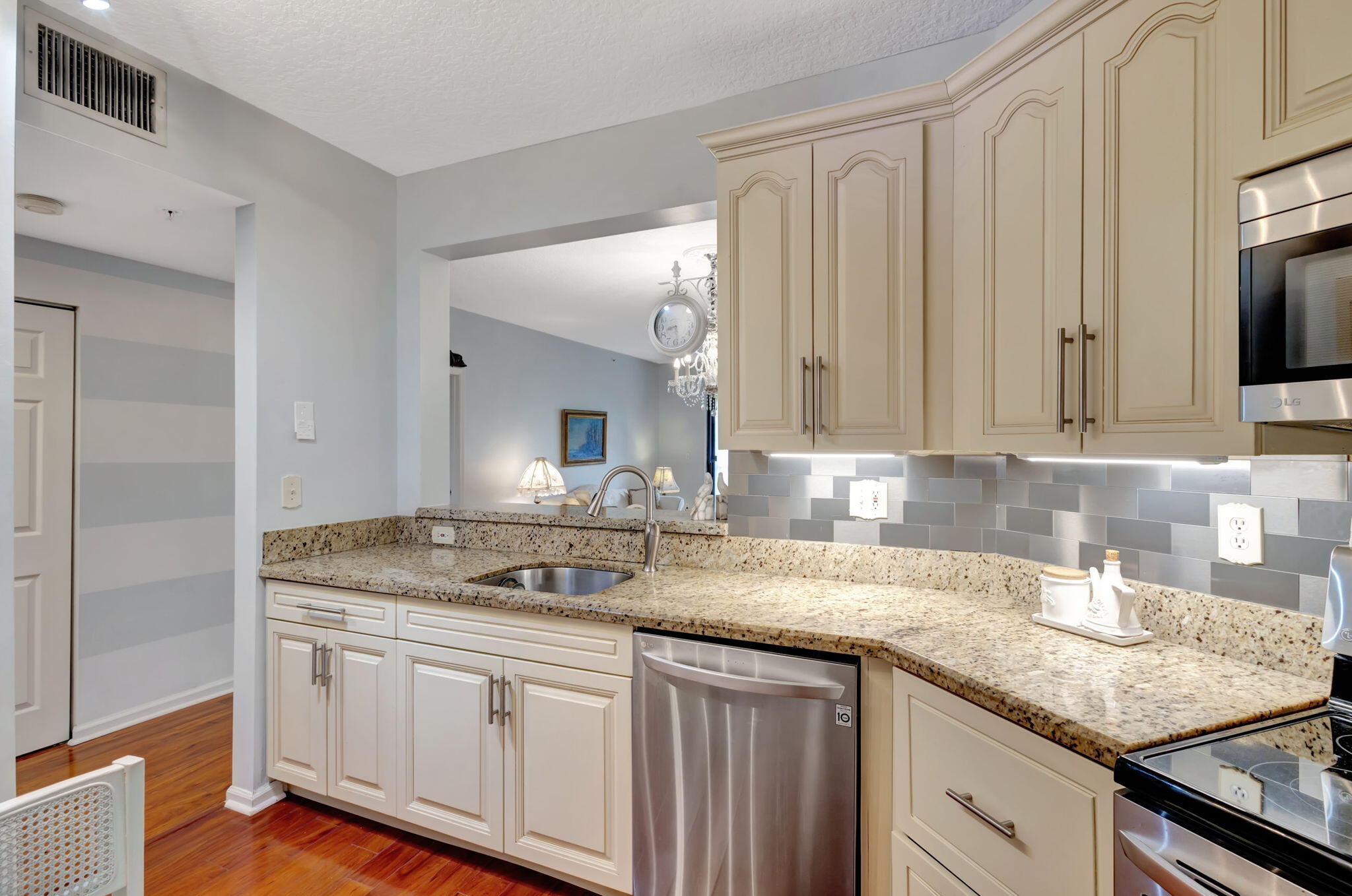 500 Uno Lago Drive 302