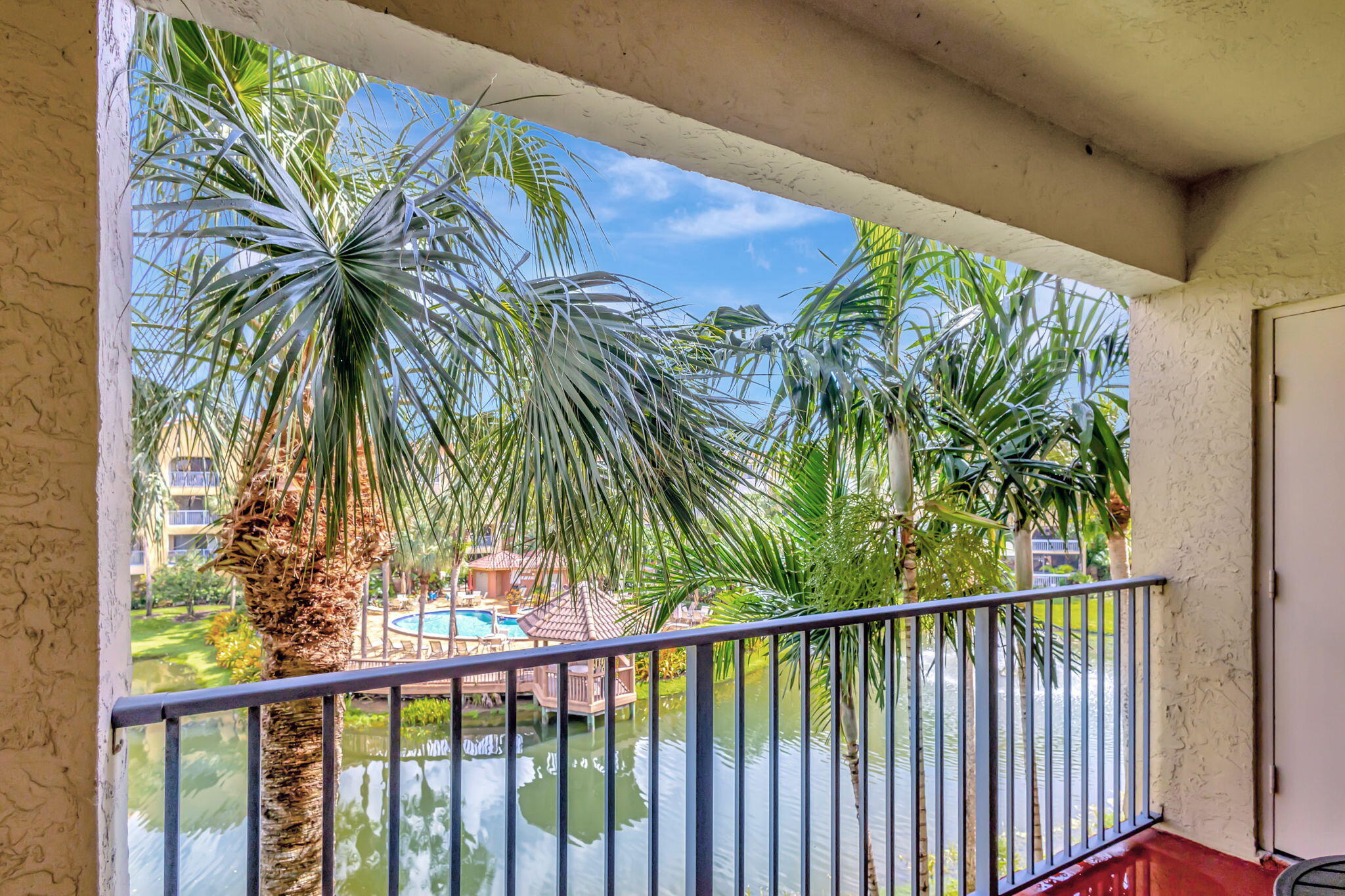 500 Uno Lago Drive 302