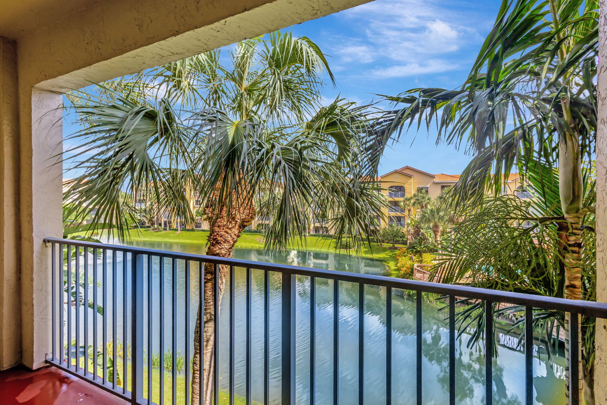 500 Uno Lago Drive 302