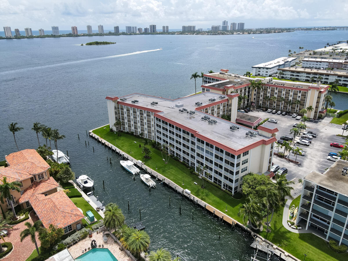 105 Paradise Harbour Boulevard 406
