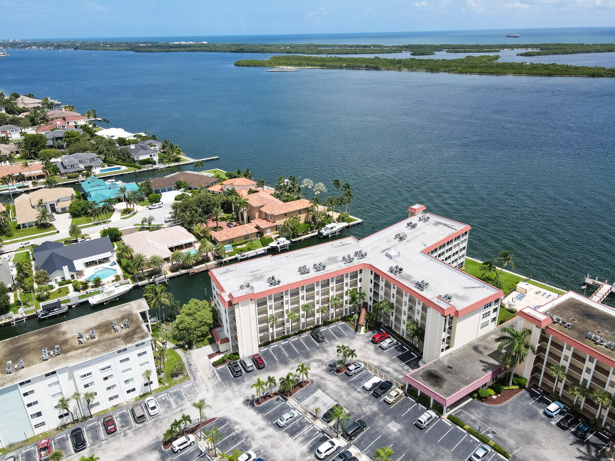 105 Paradise Harbour Boulevard 406