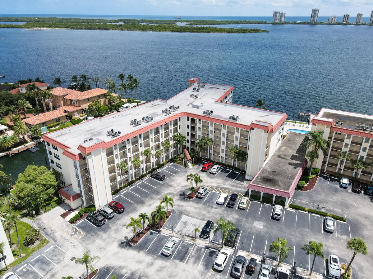 105 Paradise Harbour Boulevard 406