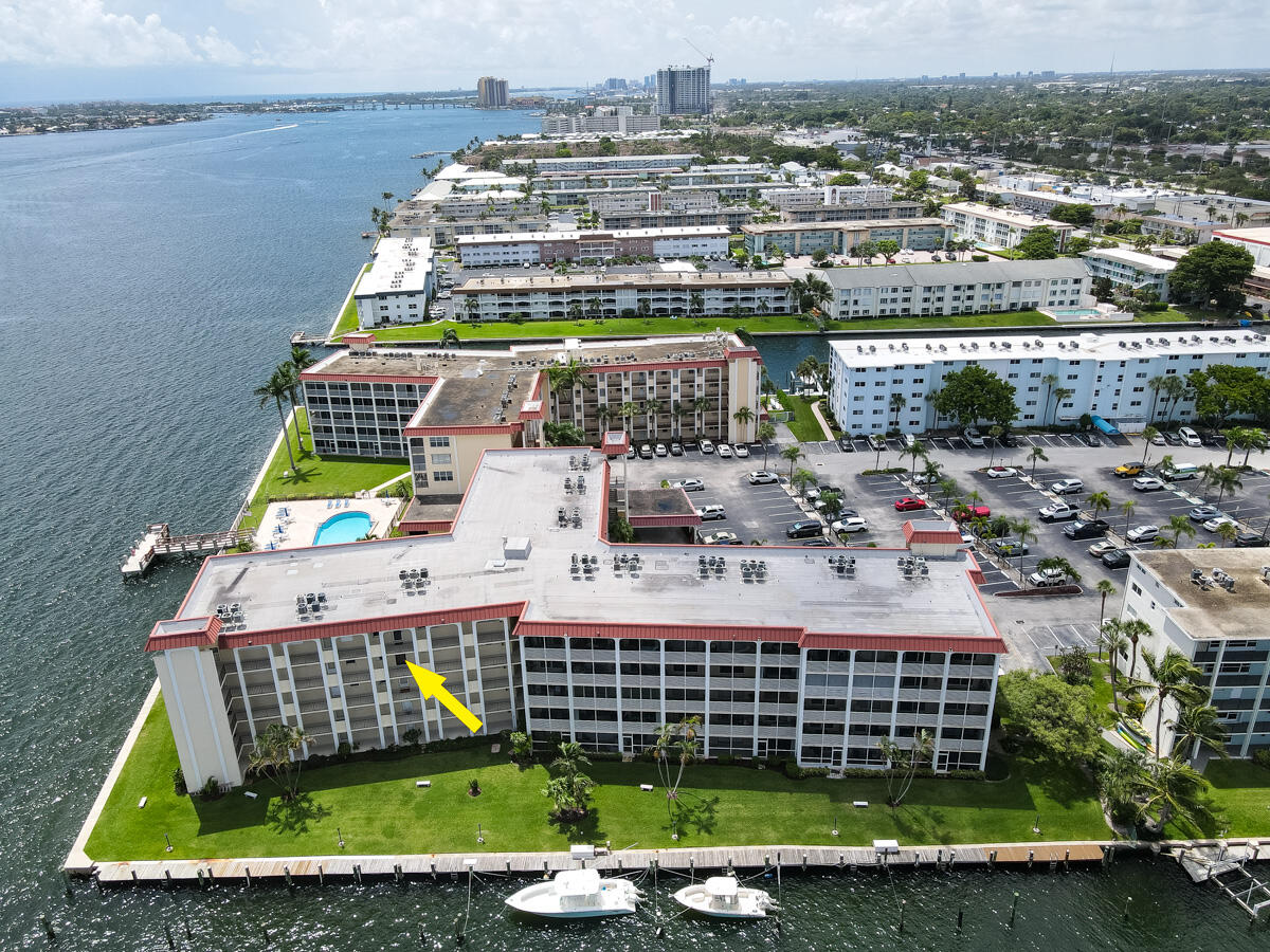 105 Paradise Harbour Boulevard 406