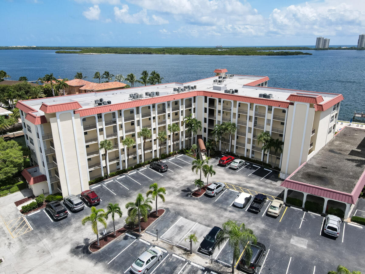 105 Paradise Harbour Boulevard 406