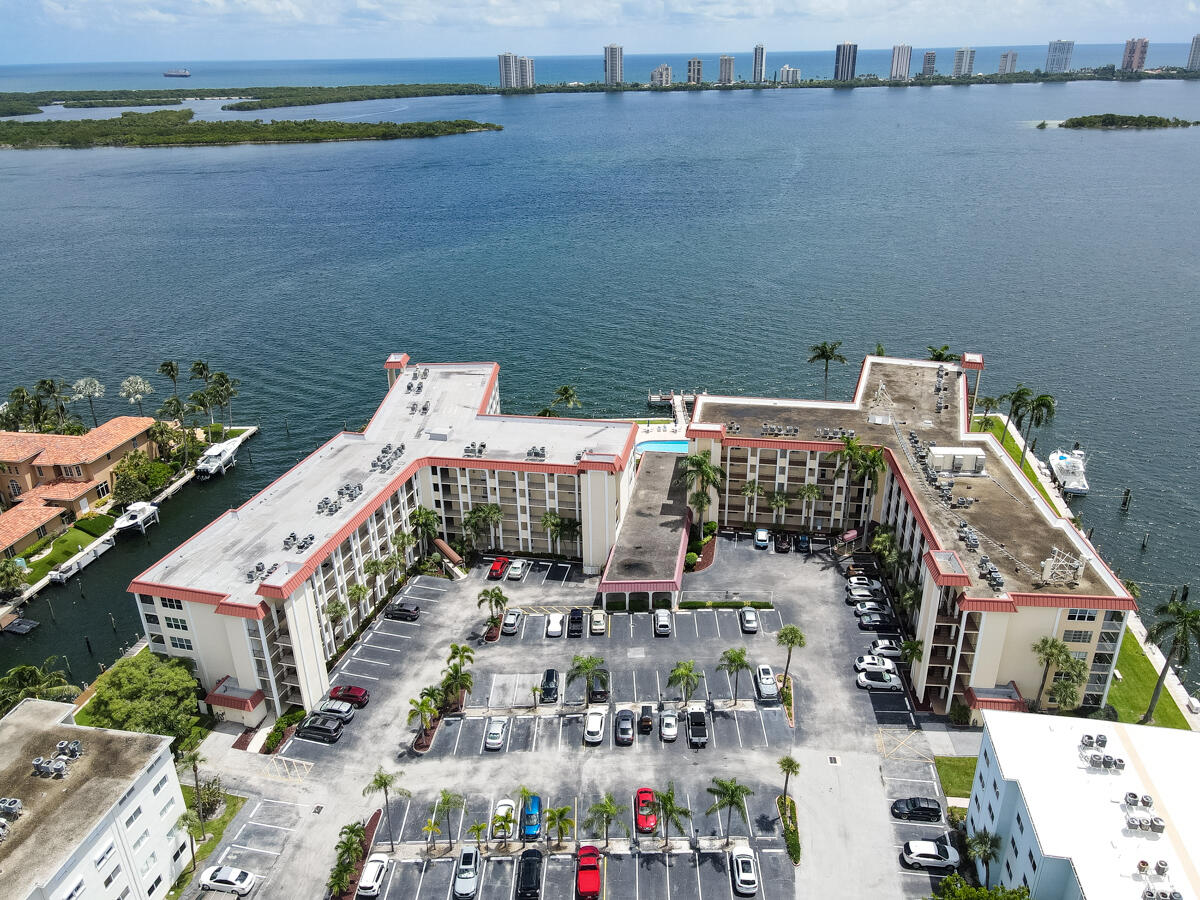 105 Paradise Harbour Boulevard 406
