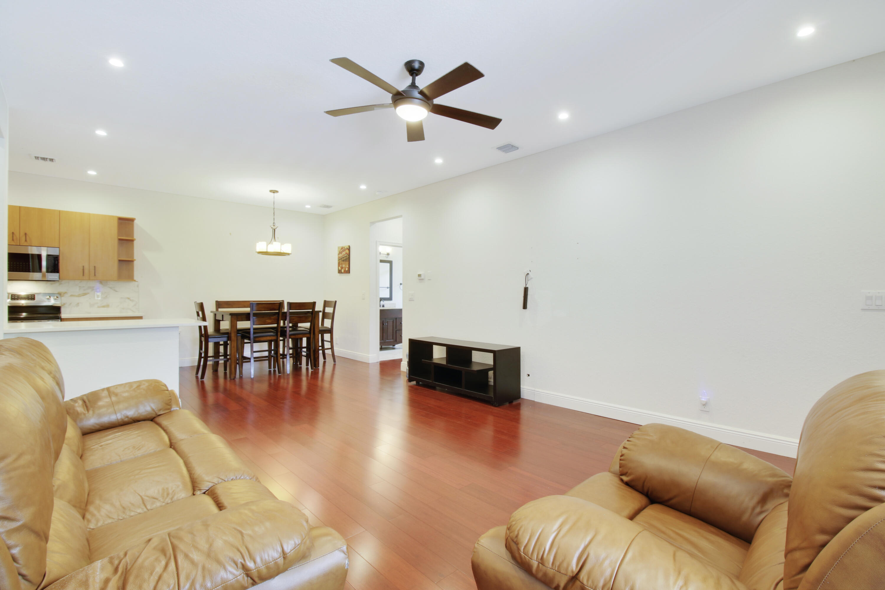 3561 Forest Hill Boulevard 68