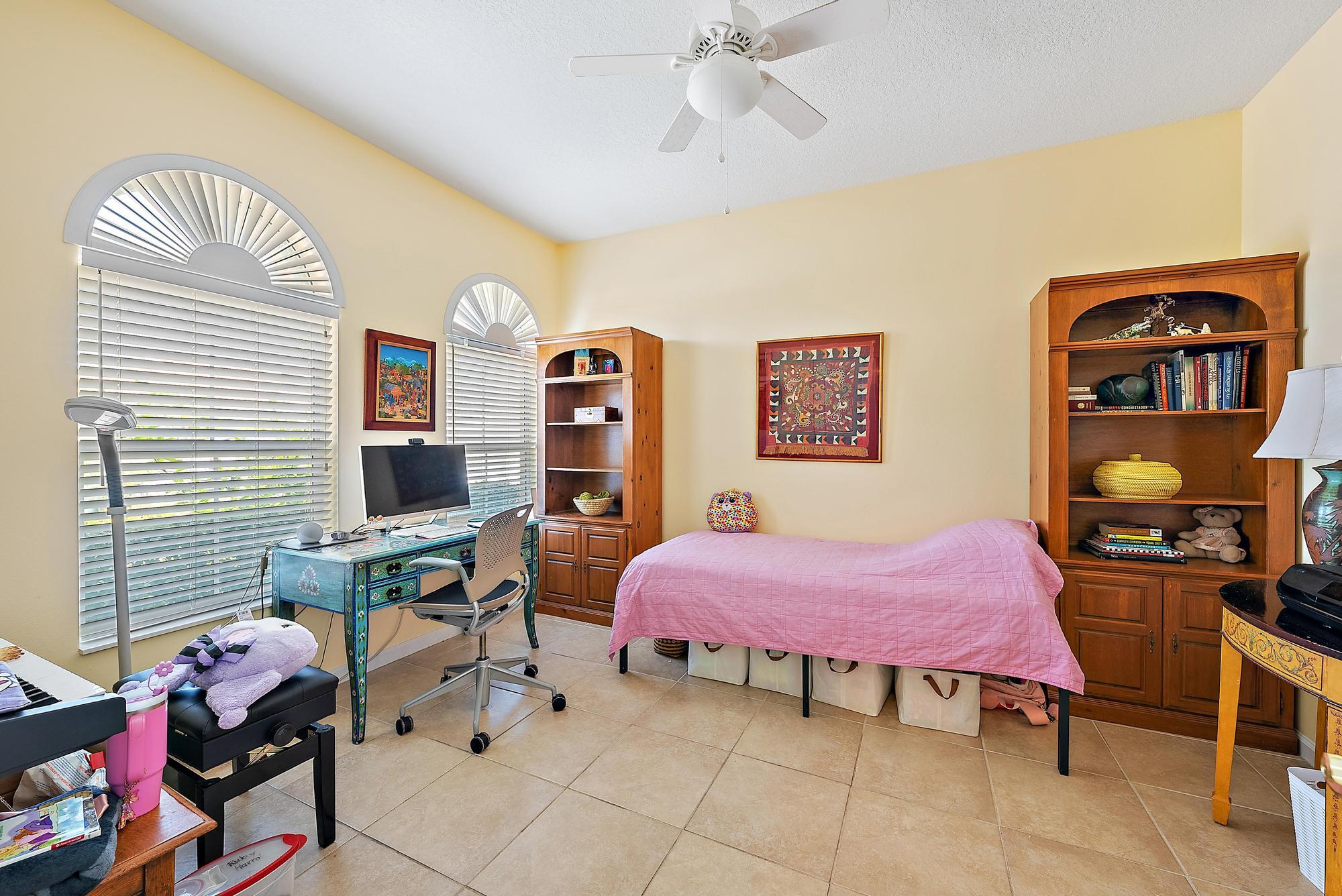 1592 NW Old Oak Terrace