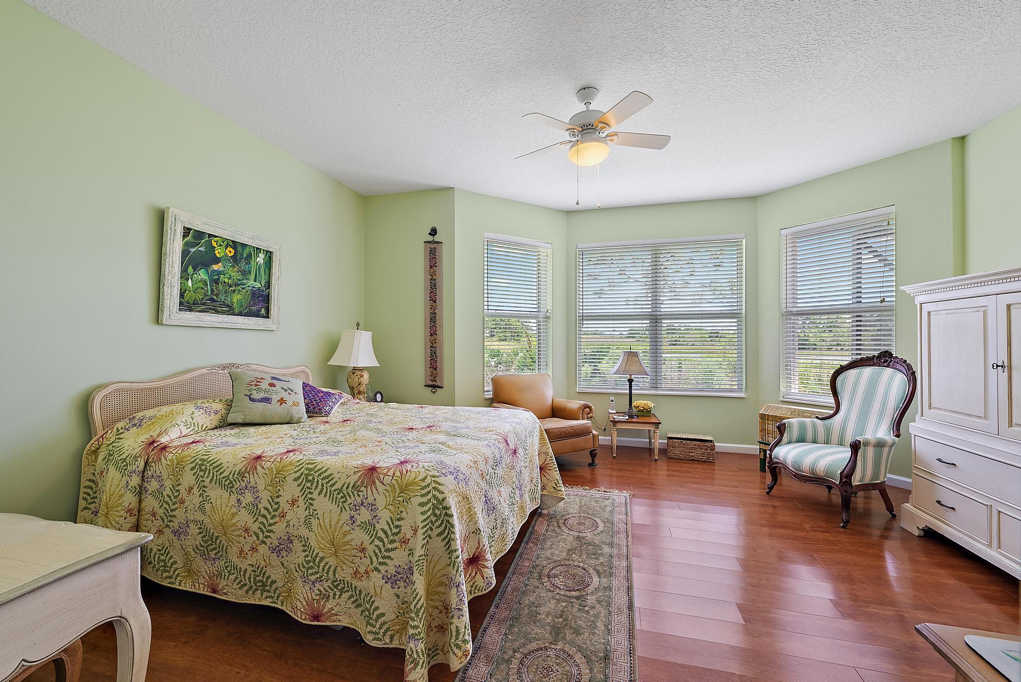 1592 NW Old Oak Terrace