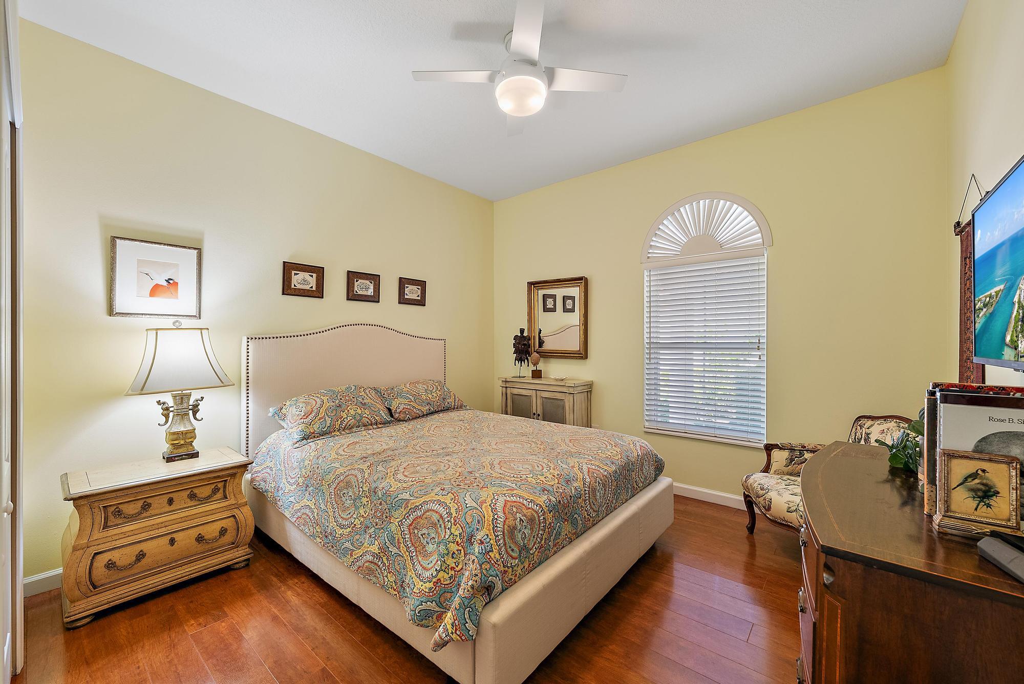 1592 NW Old Oak Terrace