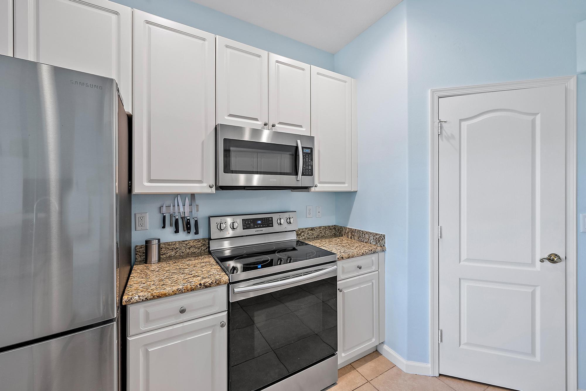 1592 NW Old Oak Terrace