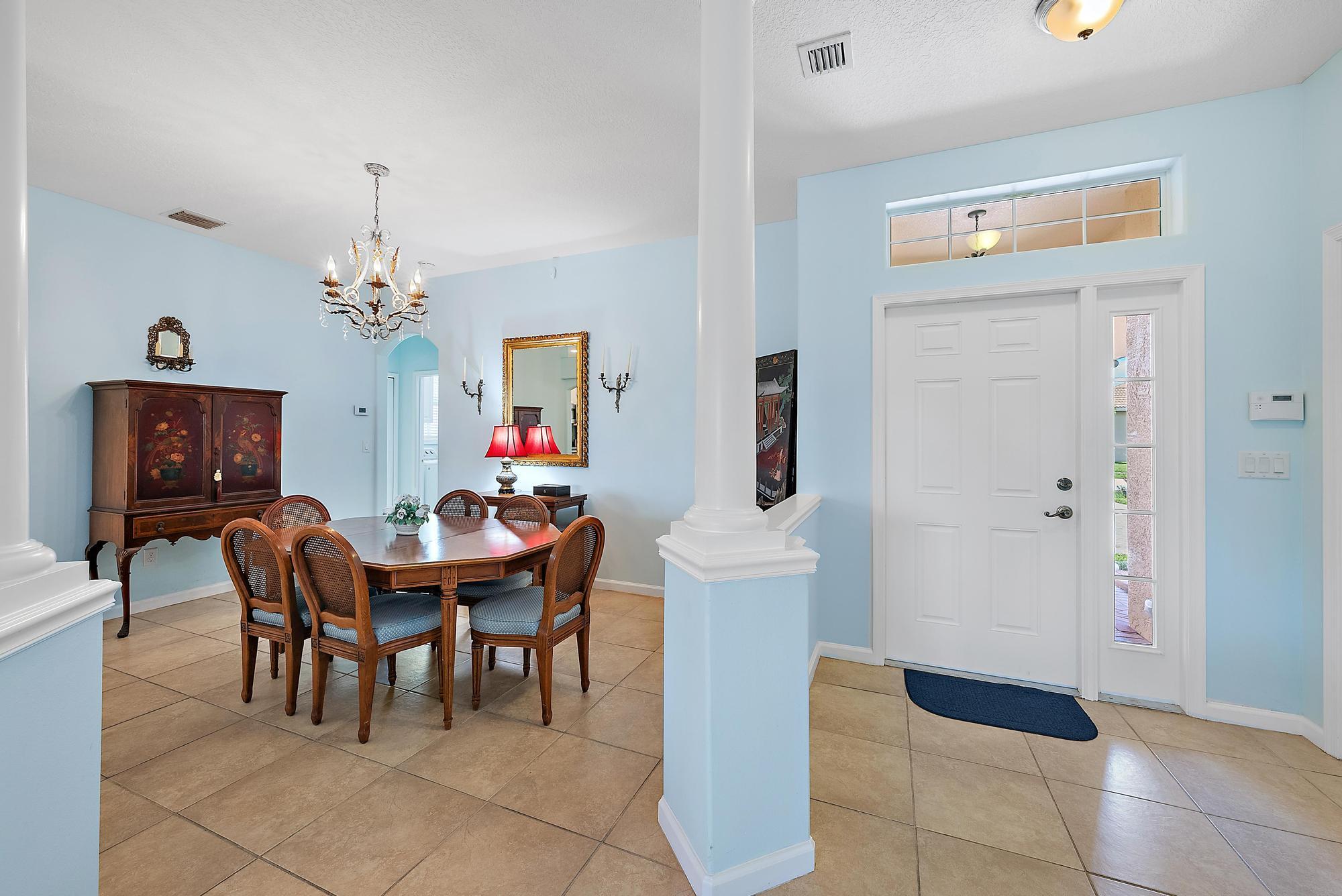 1592 NW Old Oak Terrace