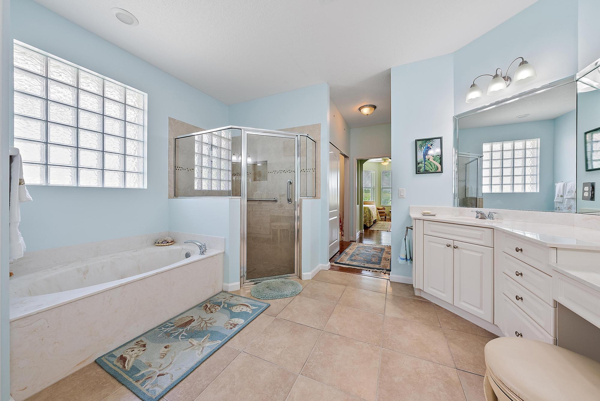 1592 NW Old Oak Terrace