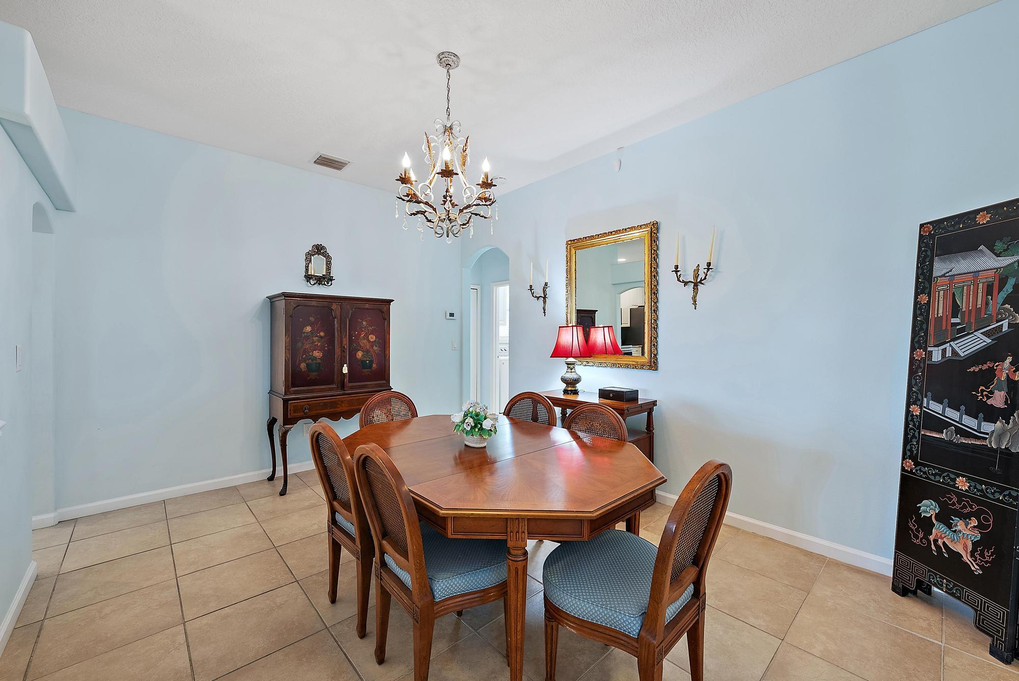 1592 NW Old Oak Terrace