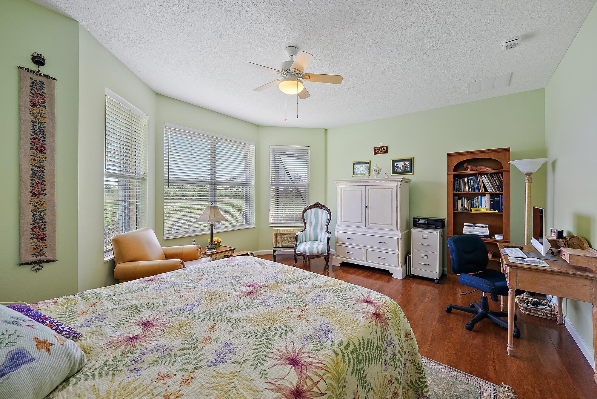 1592 NW Old Oak Terrace