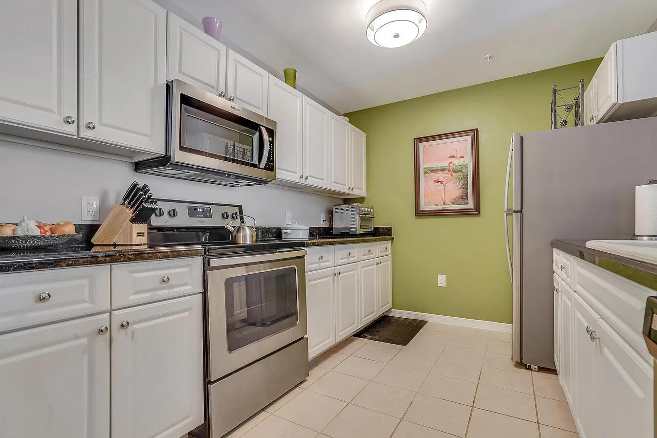 1200 Town Center Drive 208