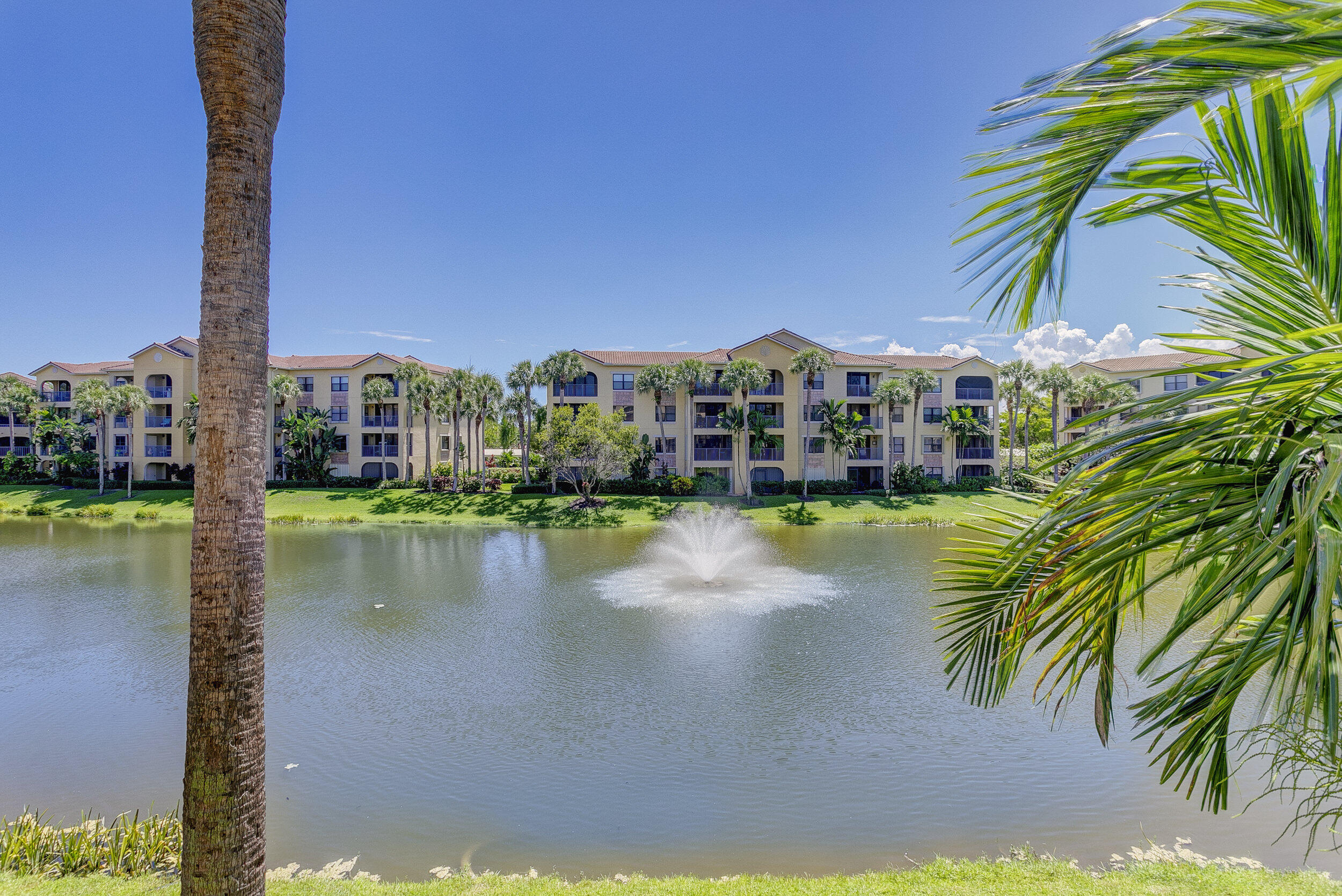 100 Uno Lago Drive 202