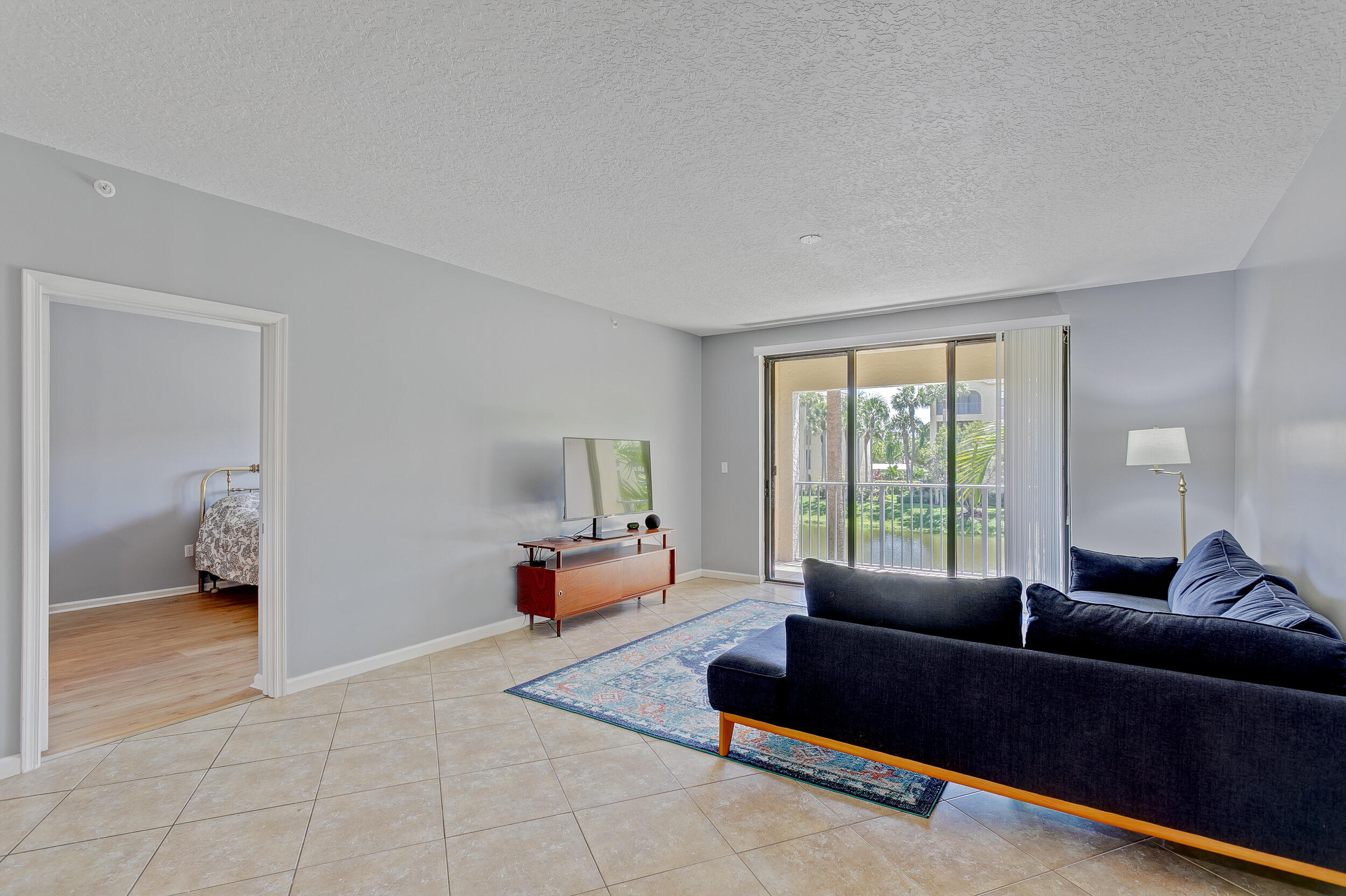 100 Uno Lago Drive 202
