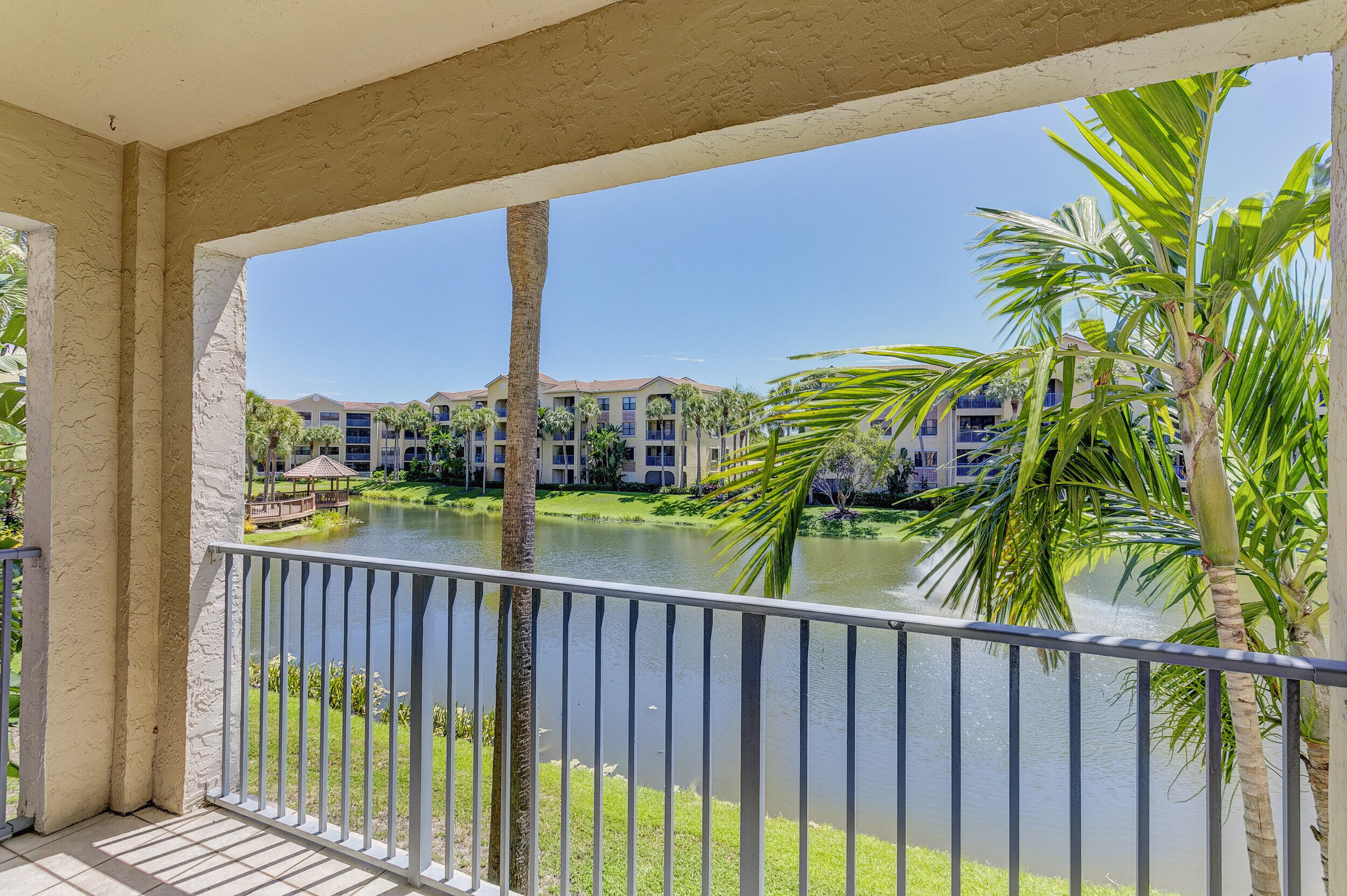 100 Uno Lago Drive 202