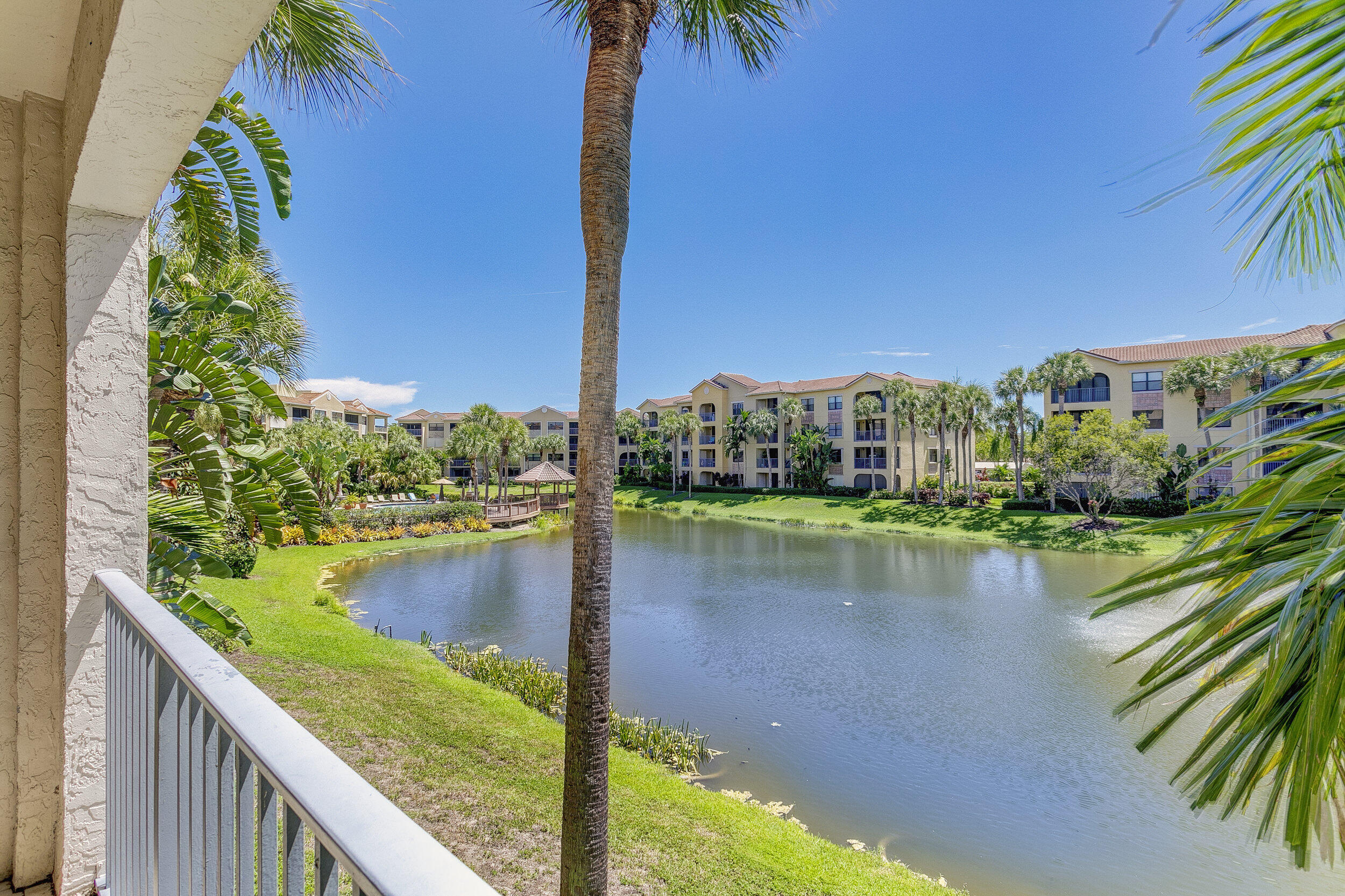 100 Uno Lago Drive 202