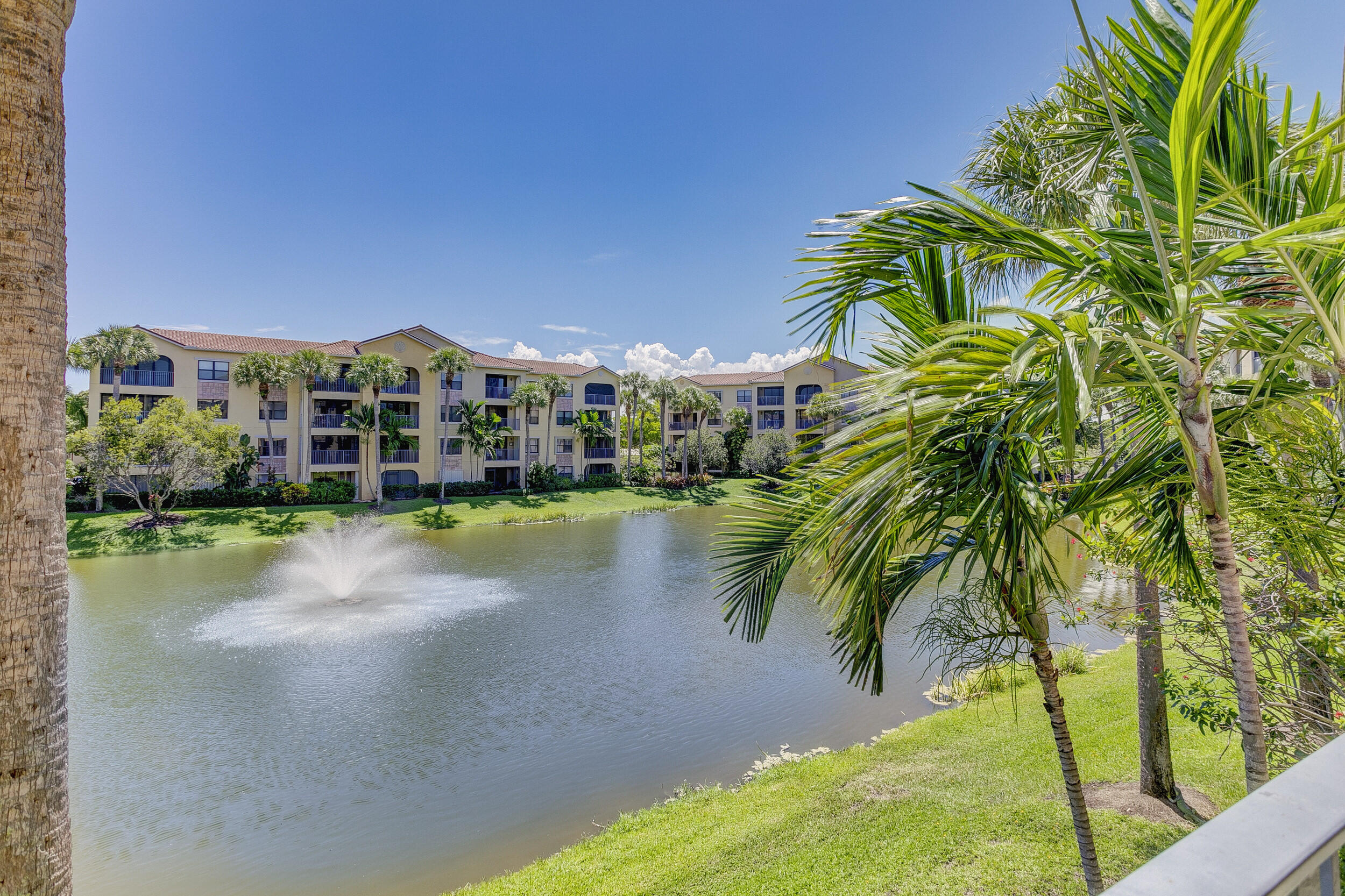 100 Uno Lago Drive 202
