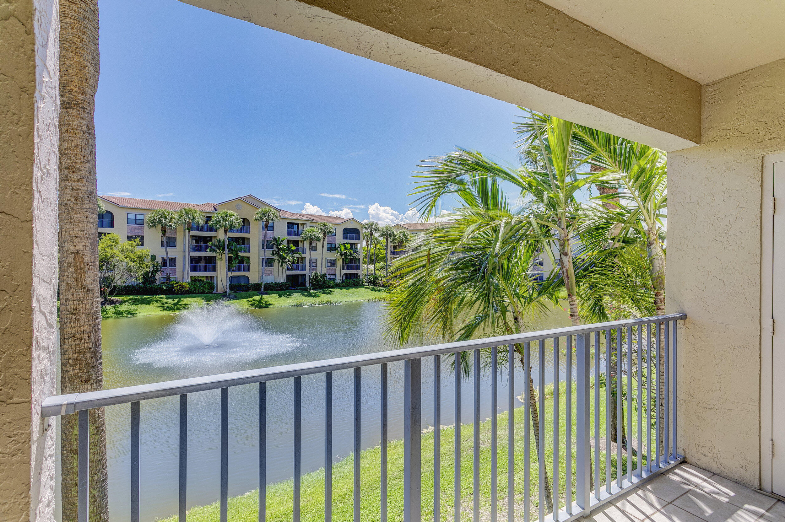 100 Uno Lago Drive 202