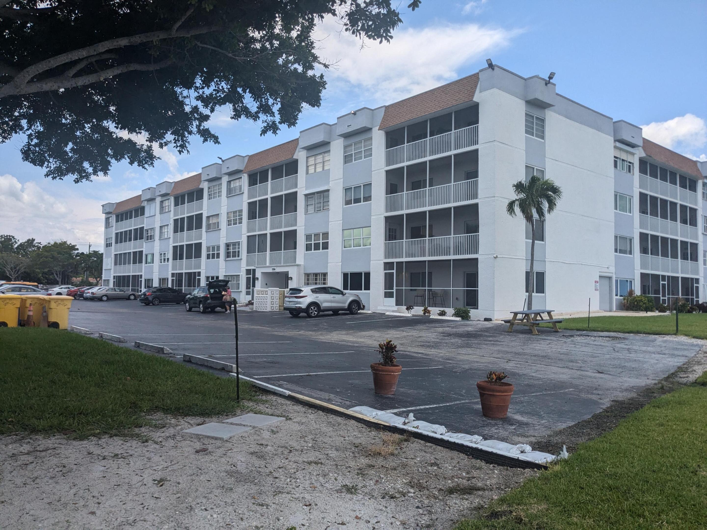 1502 S Lakeside Drive 107